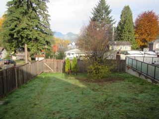 Photo 2: 2124 ST GEORGE Street in Port Moody: Port Moody Centre House for sale : MLS®# R2832090