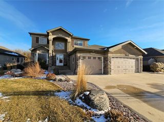 Photo 1: 13 BLUE SPRUCE Road in Oakbank: RM of Springfield Residential for sale (R04)  : MLS®# 202331614