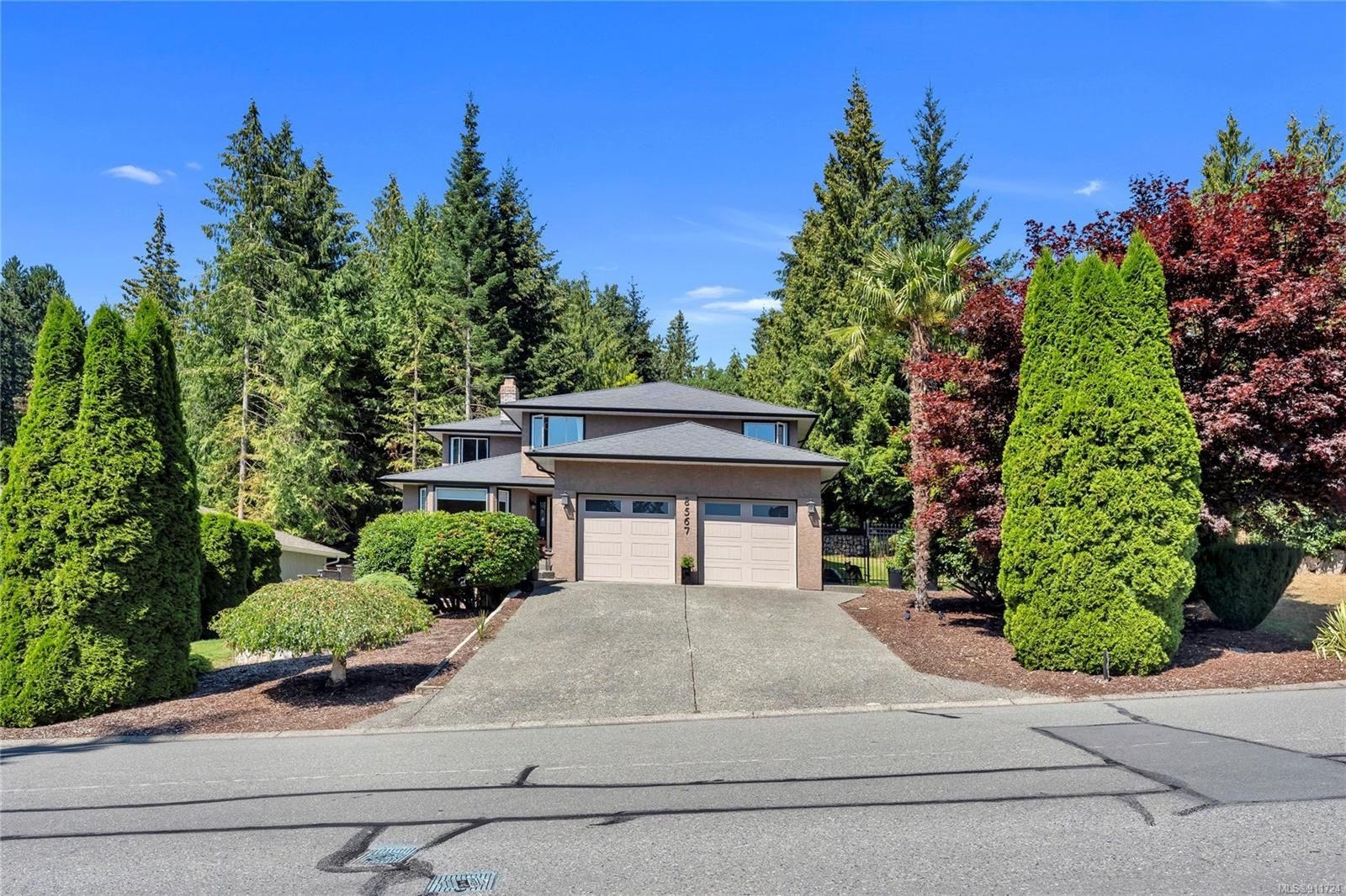 Main Photo: 8567 Kingcome Cres in North Saanich: NS Dean Park House for sale : MLS®# 911724