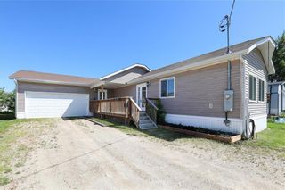 Photo 2: 21 Aspen Six Drive in Steinbach: R16 Residential for sale : MLS®# 202218490