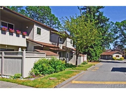 Main Photo: 2 2771 Spencer Rd in VICTORIA: La Langford Proper Row/Townhouse for sale (Langford)  : MLS®# 731372