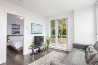 Photo 3: 806 933 E HASTINGS Street in Vancouver: Strathcona Condo for sale in "STRATHCONA VILLAGE" (Vancouver East)  : MLS®# R2378429