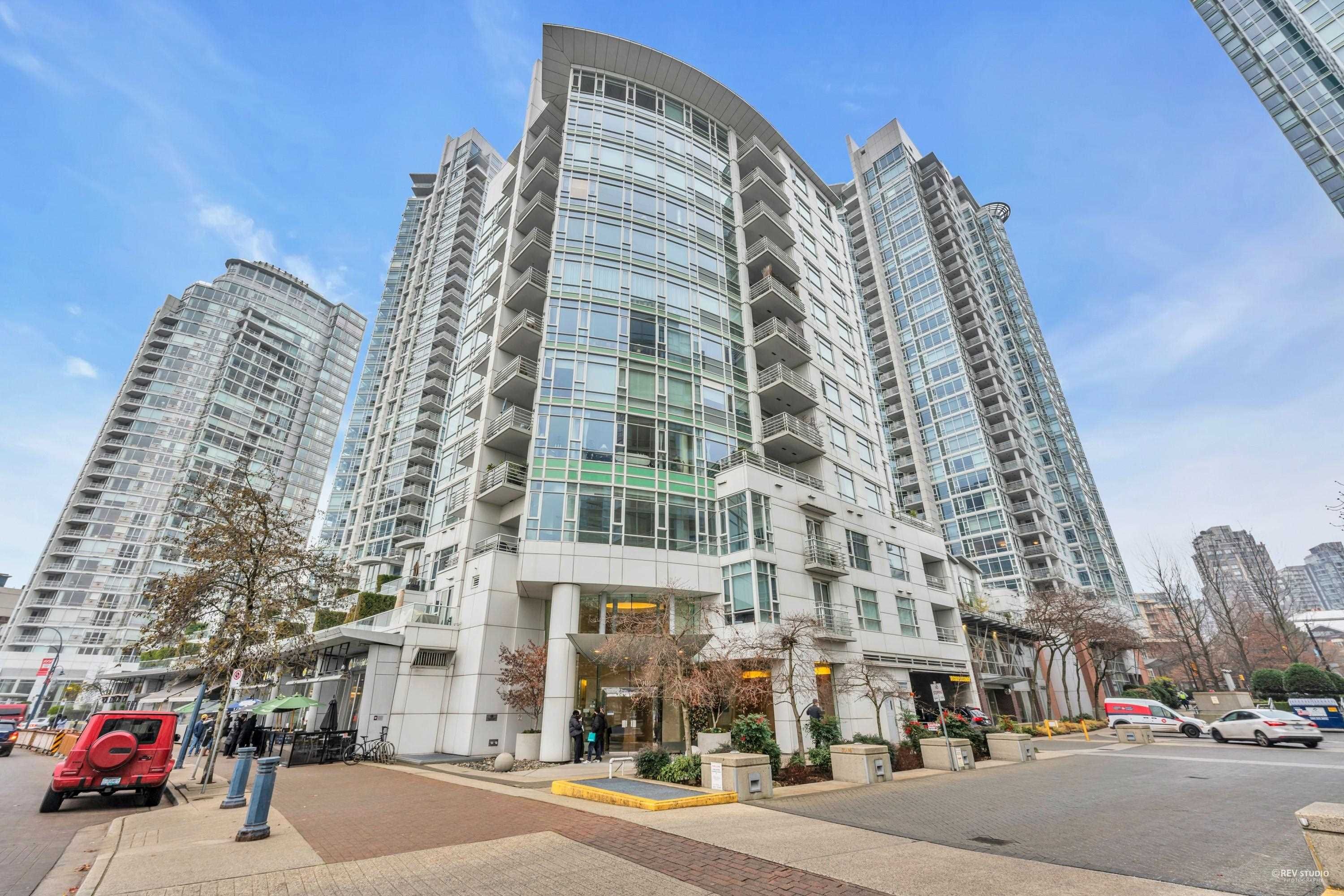 Main Photo: 302 1111 MARINASIDE Crescent in Vancouver: Yaletown Condo for sale in "AQUARIUS" (Vancouver West)  : MLS®# R2684734