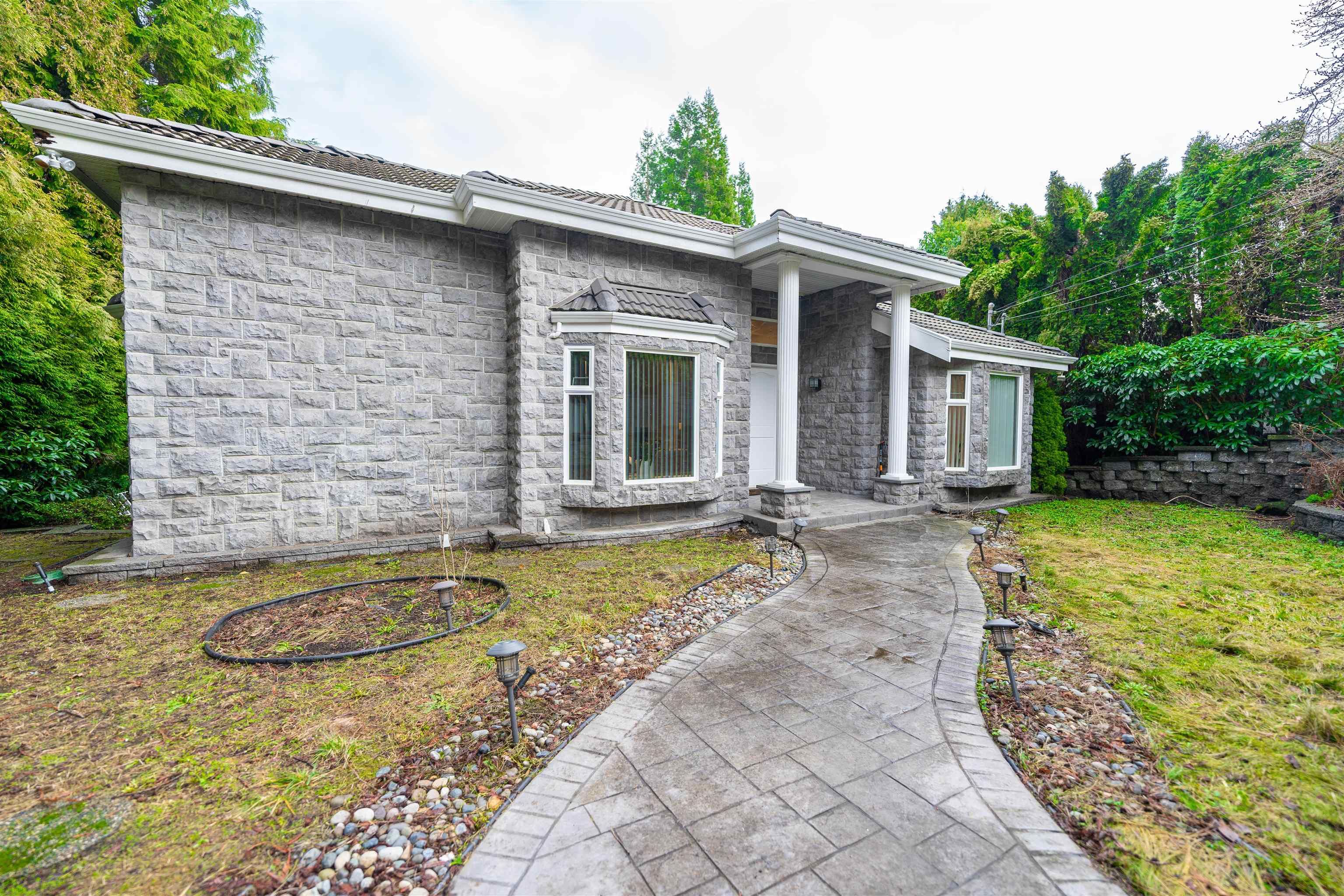 Main Photo: 6030 ELGIN Avenue in Burnaby: Forest Glen BS House for sale (Burnaby South)  : MLS®# R2747628