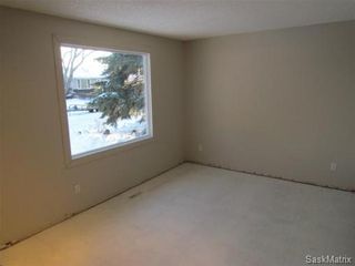 Photo 3: 10 BOUCHER Crescent in Regina: Argyle Park Single Family Dwelling for sale (Regina Area 01)  : MLS®# 483453