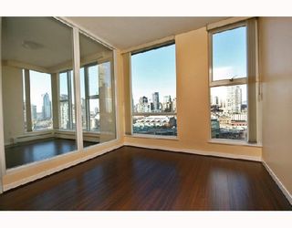 Photo 7: 1502 1009 EXPO Boulevard in Vancouver: Downtown VW Condo for sale in "LANDMARK 33" (Vancouver West)  : MLS®# V680406