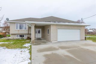Photo 1: 19 LINDEN Place in Mitchell: R16 Residential for sale : MLS®# 202329669