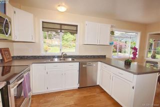 Photo 6: 1057 Tulip Ave in VICTORIA: SW Strawberry Vale House for sale (Saanich West)  : MLS®# 762592