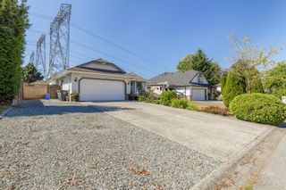Photo 2: 18172 CLAYTONWOOD Crescent in Surrey: Cloverdale BC House for sale (Cloverdale)  : MLS®# R2759576