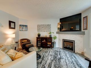 Photo 2: 201 9861 Fifth St in Sidney: Si Sidney North-East Condo for sale : MLS®# 924663