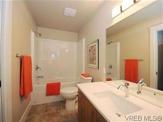 Photo 3: 302 21 Conard St in : VR Hospital Condo for sale (View Royal)  : MLS®# 569636
