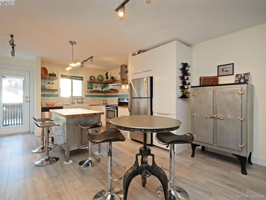 Main Photo: 2 1119 View St in VICTORIA: Vi Downtown Row/Townhouse for sale (Victoria)  : MLS®# 773188