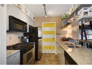 Photo 2: 907 1438 RICHARDS Street in Vancouver: Yaletown Condo for sale in "AZURA ONE" (Vancouver West)  : MLS®# V990481