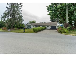 Photo 2: 703 CLEARBROOK Road in Abbotsford: Poplar House for sale : MLS®# R2387307
