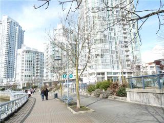 Photo 4: 1007 1077 MARINASIDE Crest in Vancouver: Condo for sale (Vancouver West)  : MLS®# V873489