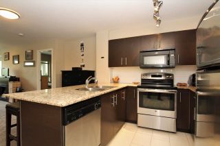Photo 4: 411 11665 HANEY BYPASS in Maple Ridge: East Central Condo for sale : MLS®# R2263527