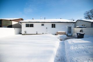 Photo 2: 333 Mowat Crescent in Saskatoon: Pacific Heights Residential for sale : MLS®# SK917734
