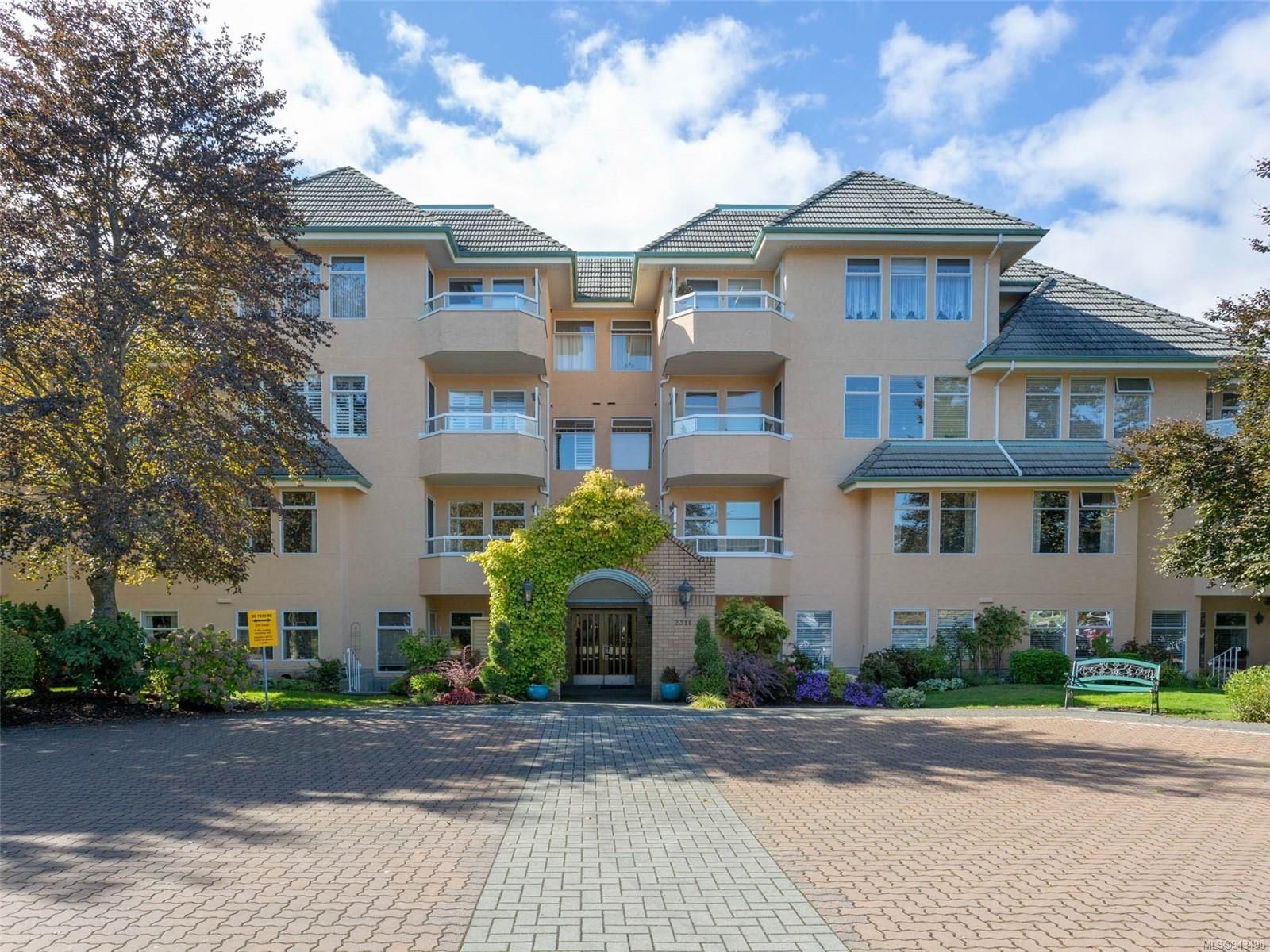 Main Photo: 406 2311 Mills Rd in Sidney: Si Sidney North-East Condo for sale : MLS®# 943495