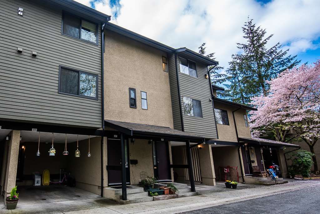 Photo 2: Photos: 3472 NAIRN Avenue in Vancouver: Champlain Heights Townhouse for sale in "COUNTRY LANE" (Vancouver East)  : MLS®# R2358449