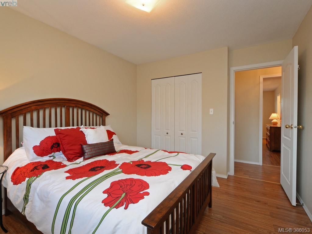 Photo 15: Photos: 11 Quincy St in VICTORIA: VR Hospital House for sale (View Royal)  : MLS®# 775790