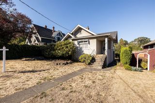 Photo 1: 1556 Monterey Ave in Oak Bay: OB North Oak Bay House for sale : MLS®# 855438