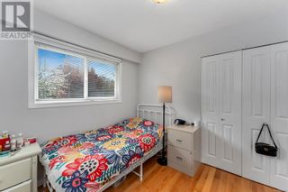 Photo 14: 4261 Thornhill Cres in Saanich: House for sale : MLS®# 960593