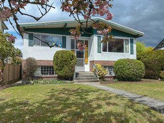 Photo 1: 3975 W 21ST Avenue in Vancouver: Dunbar House for sale (Vancouver West)  : MLS®# R2760085