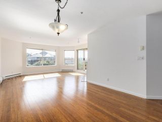 Photo 2: 221 525 WHEELHOUSE Square in Vancouver: False Creek Condo for sale in "Henley Court" (Vancouver West)  : MLS®# R2163432