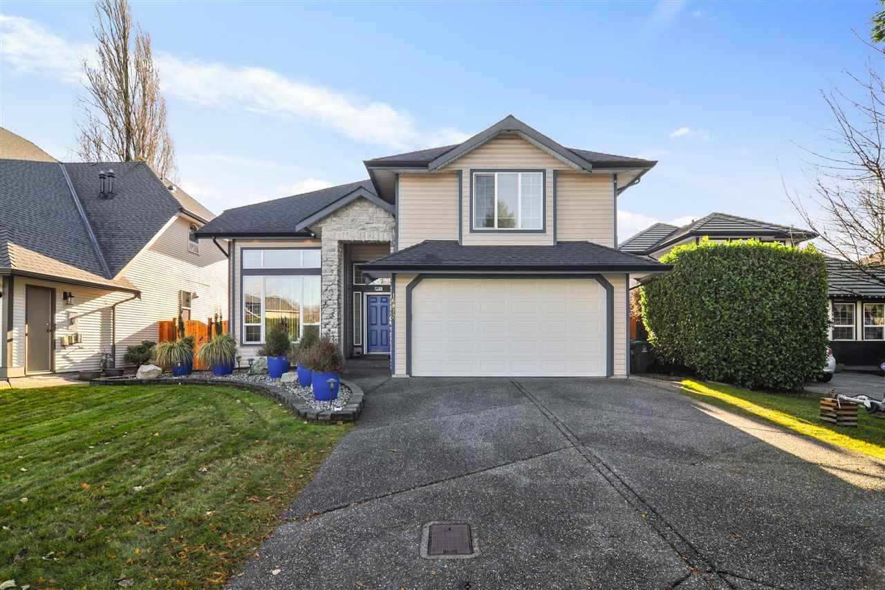 Main Photo: 16872 60A Avenue in Surrey: Cloverdale BC House for sale in "Parkview Terrace" (Cloverdale)  : MLS®# R2520612
