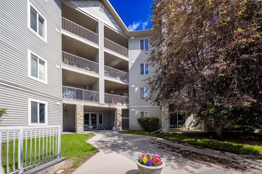 Main Photo: 5206 604 8 Street SW: Airdrie Apartment for sale : MLS®# A1237957