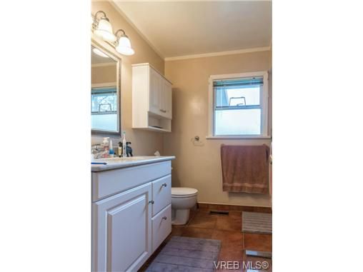 Photo 13: Photos: 1466 Rockland Ave in VICTORIA: Vi Rockland House for sale (Victoria)  : MLS®# 726088