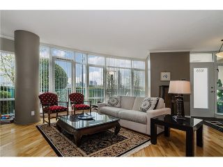 Photo 2: 1035 MARINASIDE Crescent in Vancouver: Yaletown Townhouse for sale in "Quaywest" (Vancouver West)  : MLS®# V1003827