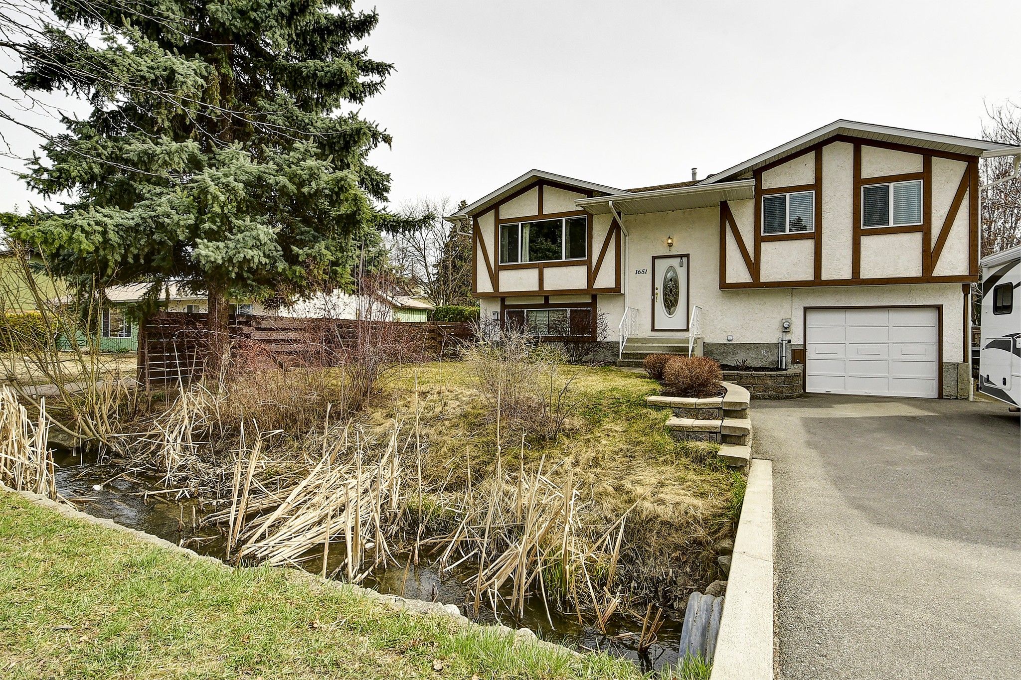 Main Photo: 1651 Blondeaux Crescent in Kelowna: Glenmore House for sale (Central Okanagan)  : MLS®# 10202415