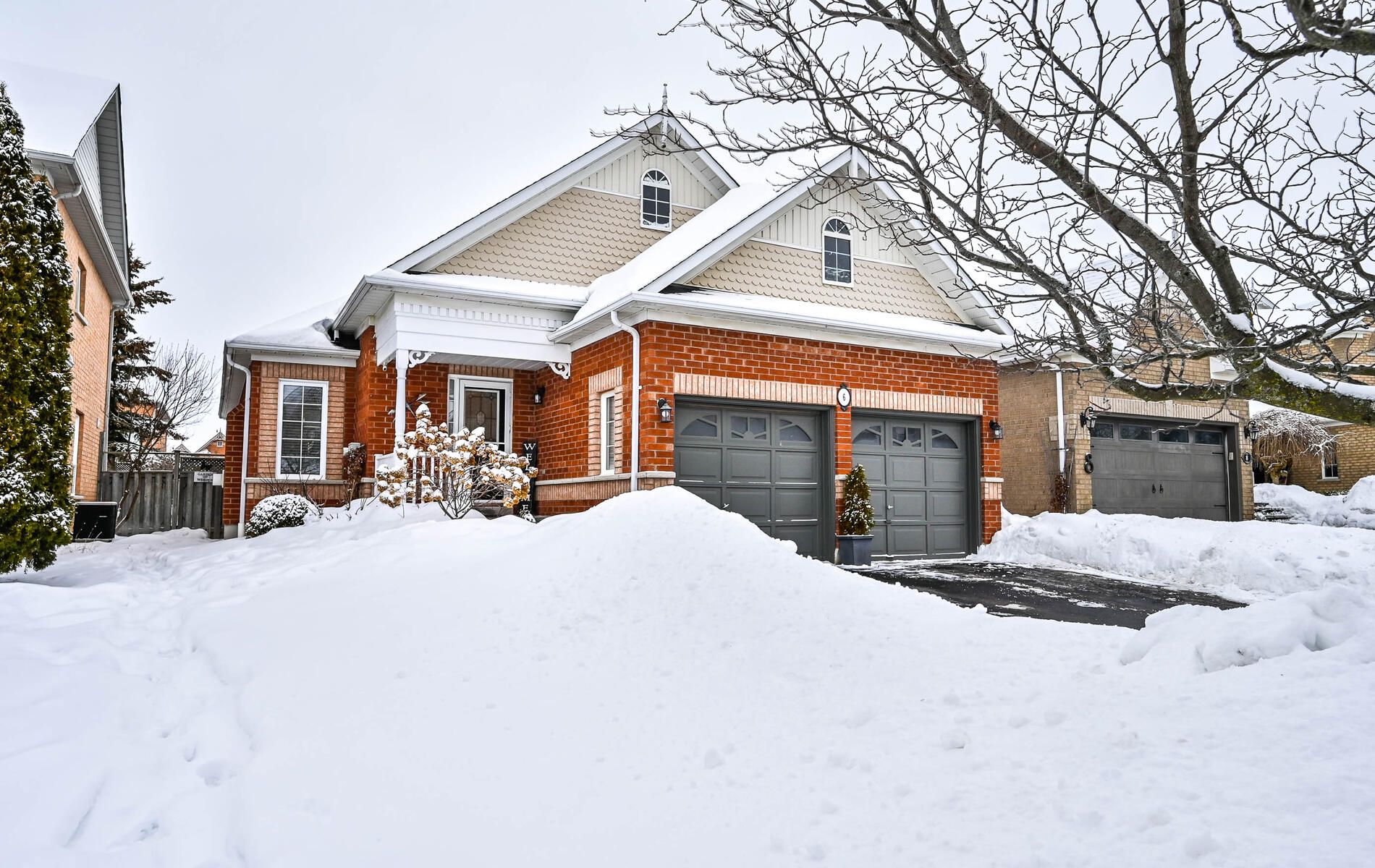 6  Derby Crt, Whitby