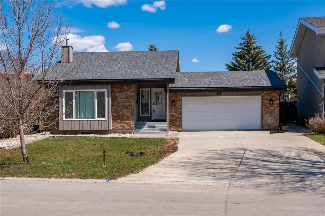 Main Photo: 92 Trowbridge Bay in Winnipeg: House for sale : MLS®# 202307596