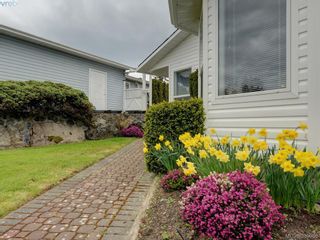 Photo 2: 63 Salmon Crt in VICTORIA: VR Glentana Manufactured Home for sale (View Royal)  : MLS®# 783796