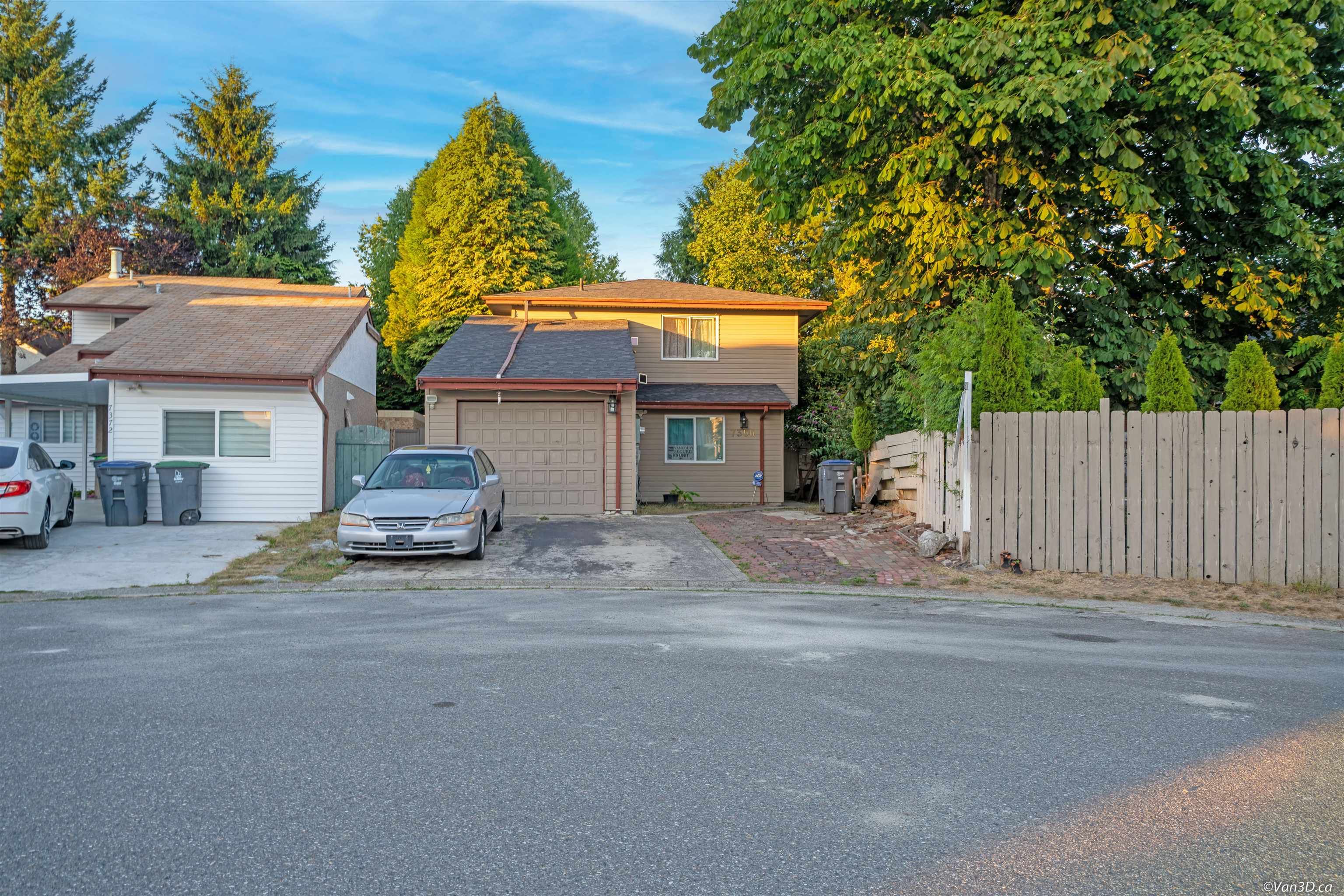 Main Photo: 7366 128A Street in Surrey: West Newton House for sale : MLS®# R2803164