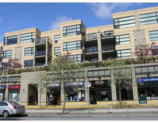 Main Photo: 405-124 W 3RD ST in North Vancouver: Lower Lonsdale Condo for sale in "THE VOGUE" : MLS®# V647120