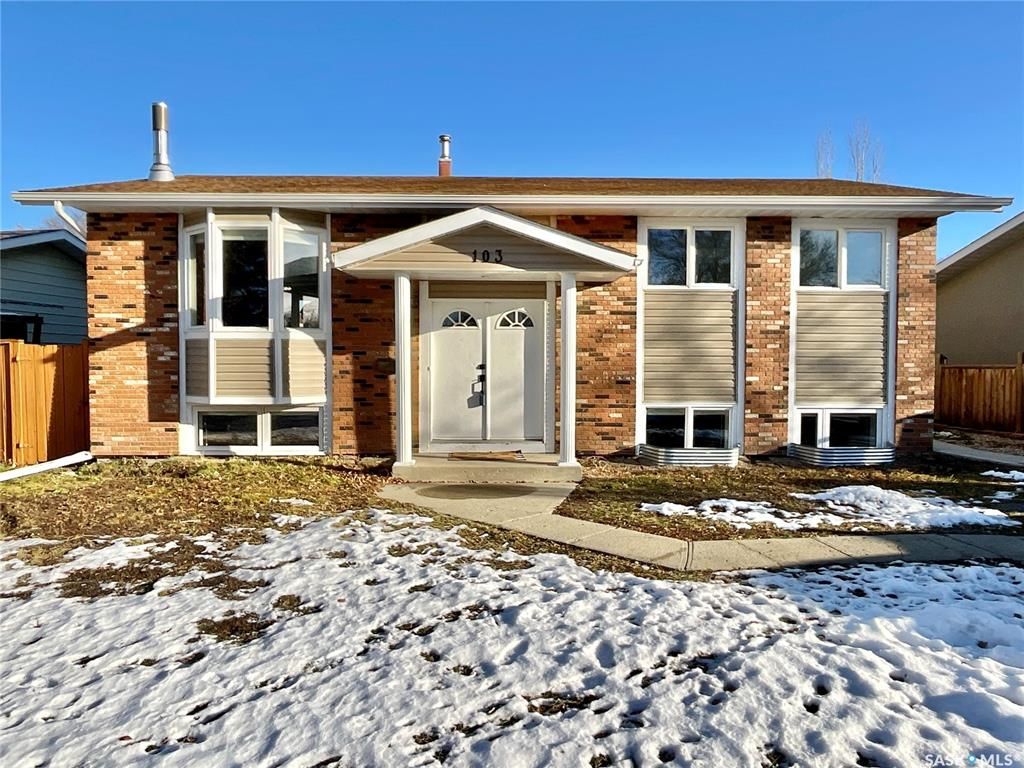 Main Photo: 103 McSherry Crescent in Regina: Normanview West Residential for sale : MLS®# SK955574