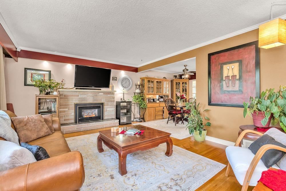 Photo 6: Photos: 12179 YORK Street in Maple Ridge: West Central House for sale : MLS®# R2584349