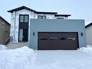 Photo 1: 11 Chaikoski Court in Winnipeg: Charleswood Residential for sale (1H)  : MLS®# 202228503