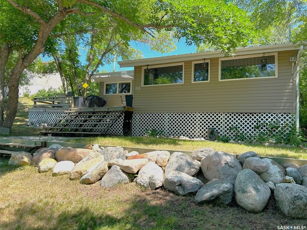 Main Photo: 634 Daniel Drive in Buffalo Pound Lake: Residential for sale : MLS®# SK937382