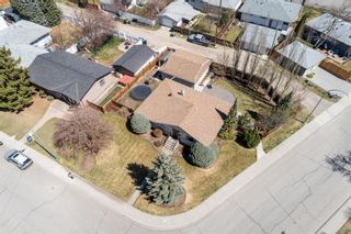 Photo 2: 4 Wedgewood Drive SW in Calgary: Wildwood Detached for sale : MLS®# A1218487