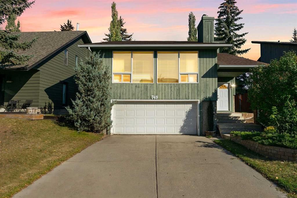 Main Photo: 743 Coach Bluff Crescent SW in Calgary: Coach Hill Detached for sale : MLS®# A2083358