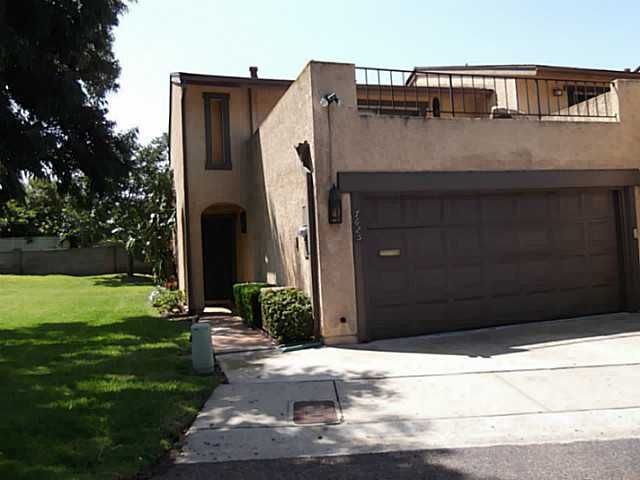 Main Photo: CLAIREMONT Townhouse for sale : 3 bedrooms : 7625 Caminito De Oi Vay in San Diego