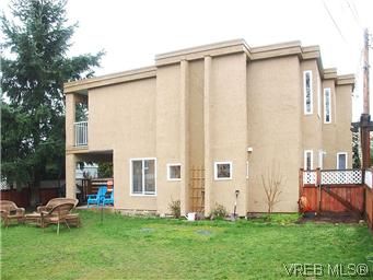 Main Photo: 2978A Pickford Rd in VICTORIA: Co Hatley Park Half Duplex for sale (Colwood)  : MLS®# 597134