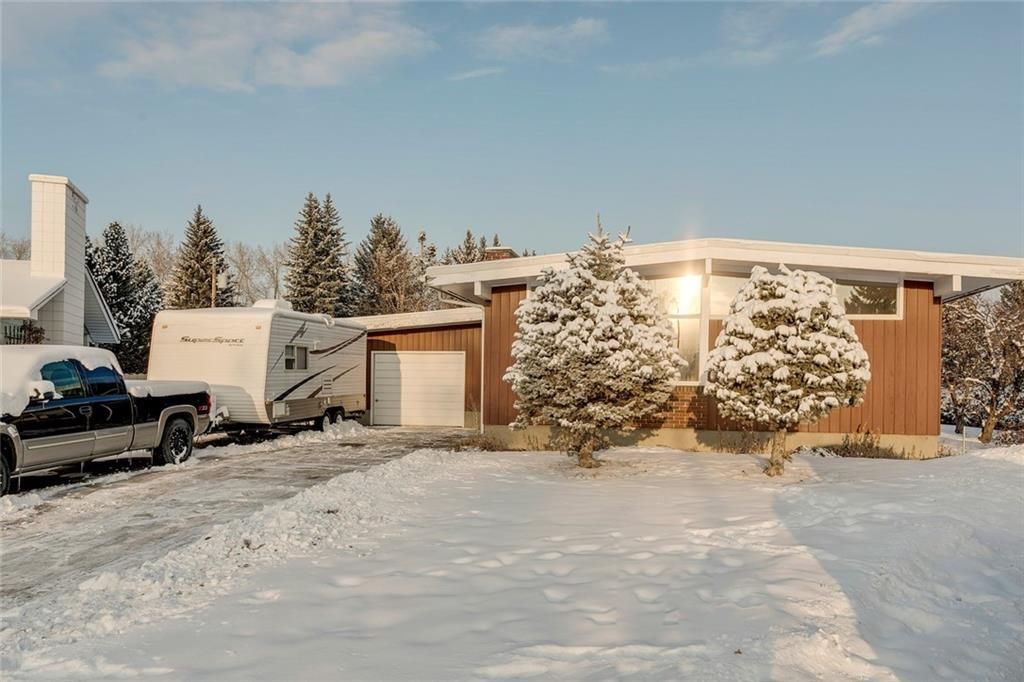 Main Photo: 1220 MAPLEGLADE Place SE in Calgary: Maple Ridge Detached for sale : MLS®# C4277925