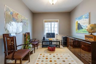 Photo 4: 531 Cresthaven Place SW in Calgary: Crestmont Detached for sale : MLS®# A2047134