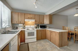Photo 11: 143 Woodvale Bay SW in Calgary: Woodlands Row/Townhouse for sale : MLS®# A2022754