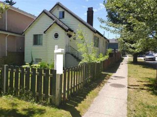 Photo 1: 6305 ST. CATHERINES Street in Vancouver: Fraser VE House for sale (Vancouver East)  : MLS®# R2381246